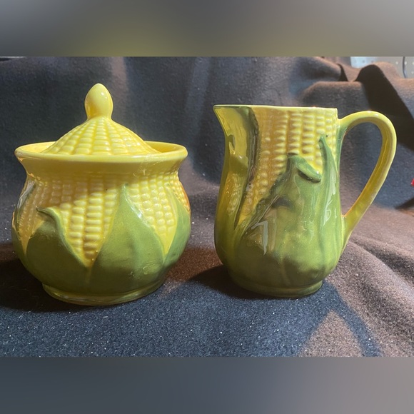 SHAWNEE POTTERY CORN KING SUGAR BOWL WITH LID & CREAMER - Picture 1 of 5